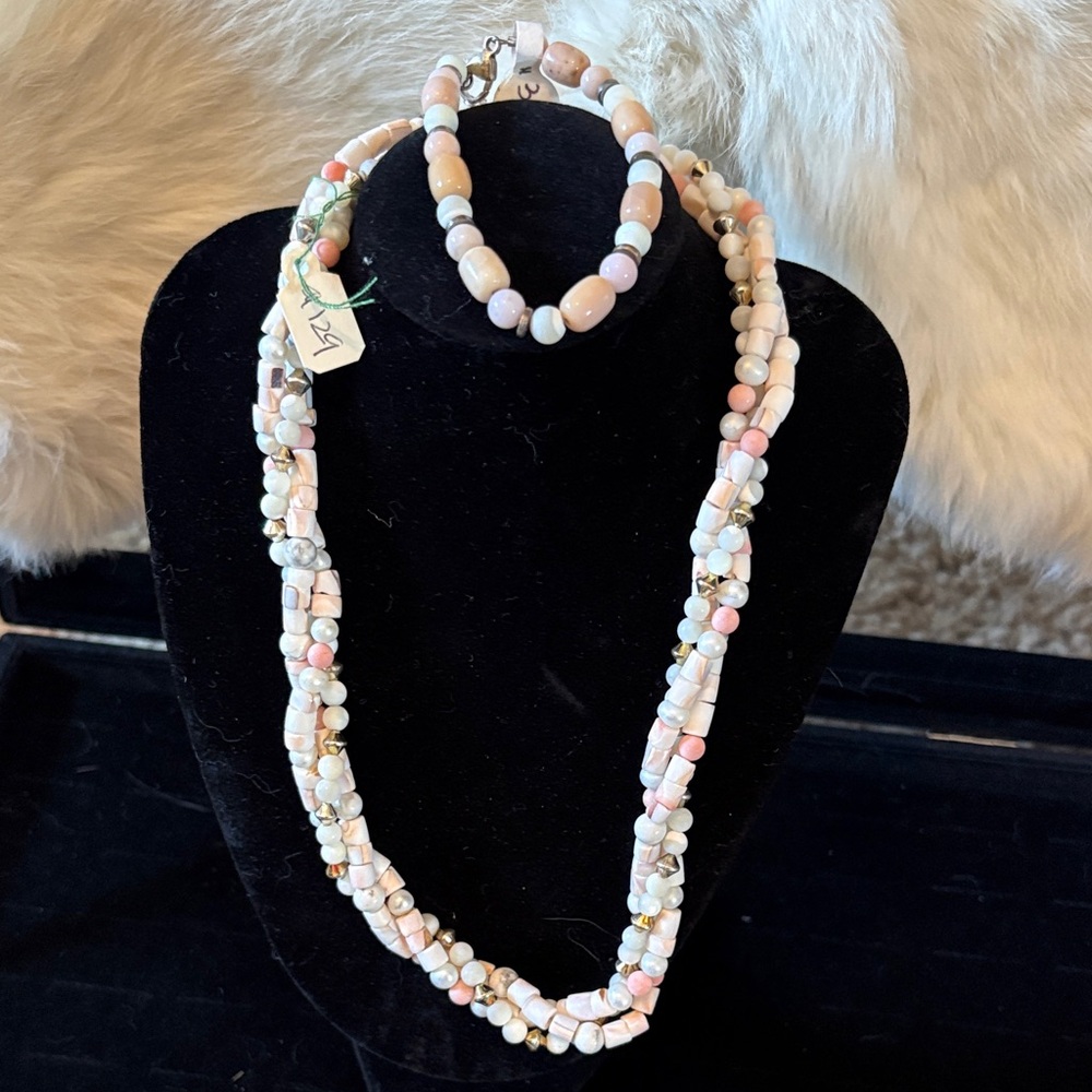 Elegant semi precious Beaded Necklace and Bracelet Set